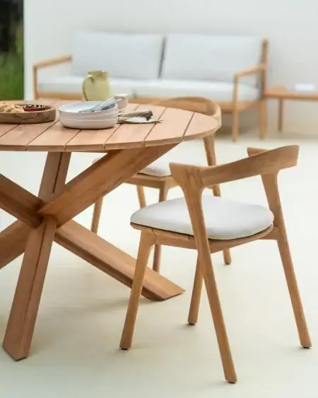 Loja online 66 Cadeira de jantar exterior Bok com design escultural