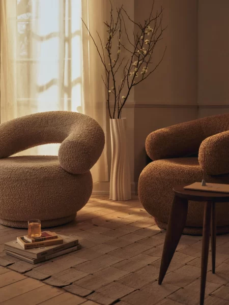 Loja online 18 Poltrona de design Orbo Ferm Living em Raw Bouclé